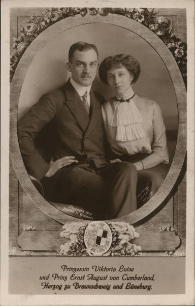 Black and white postcard dated 1913 with a photo of the prince and princess seated beside each other.